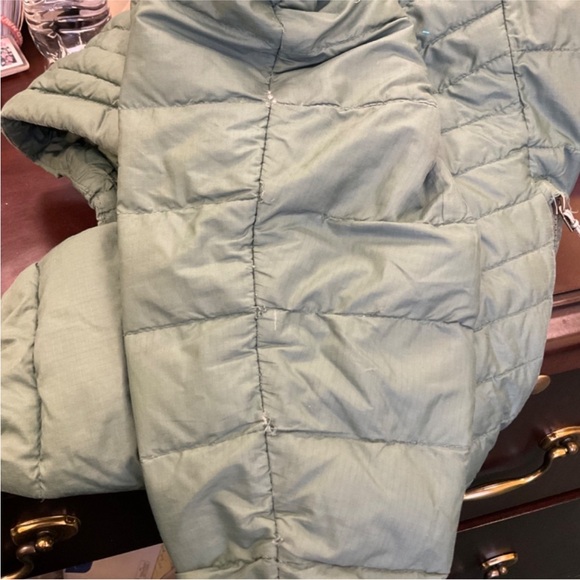 Patagonia Women’s Olive Puffer Jacket - Picture 7 of 9